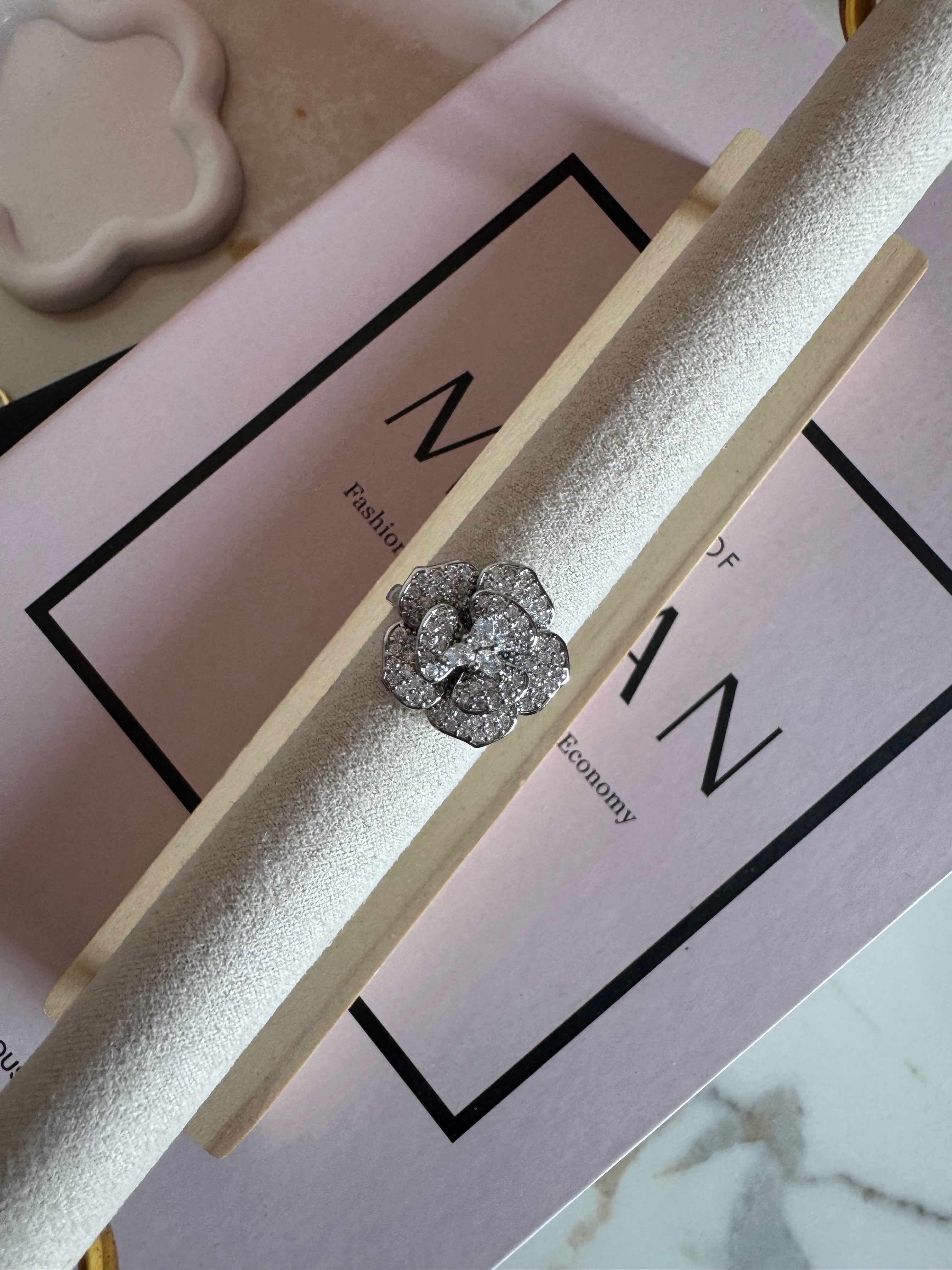 Anello Camelia