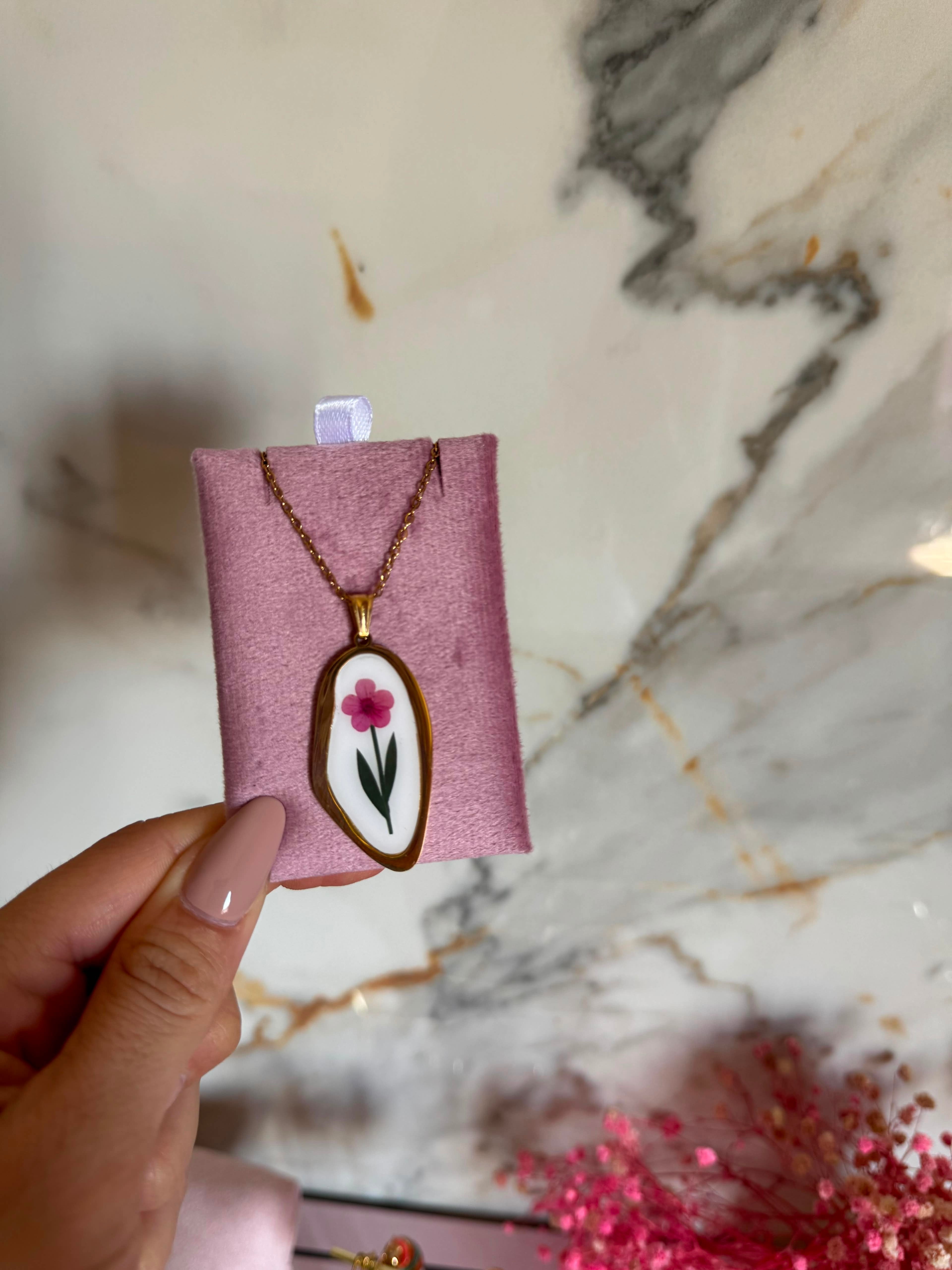 Collana Targhetta Fiore Rosa